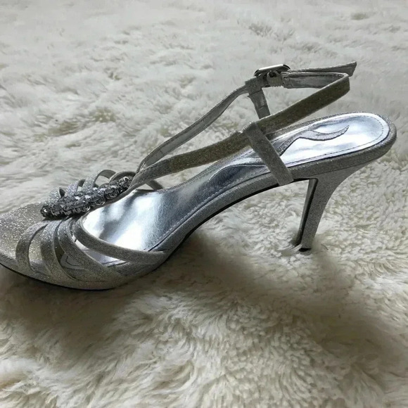 Nina Sparkly Silver 2” Heels Size 5.5 - Picture 7 of 14